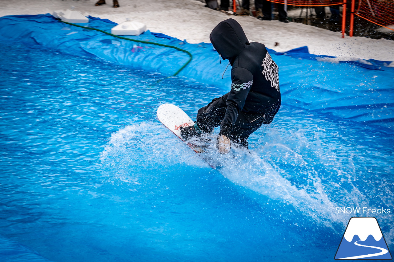 富良野スキー場｜いよいよインターナショナルなイベントに？！春シーズン恒例『第13回 Pond Skimming 池渡り』開催～♪